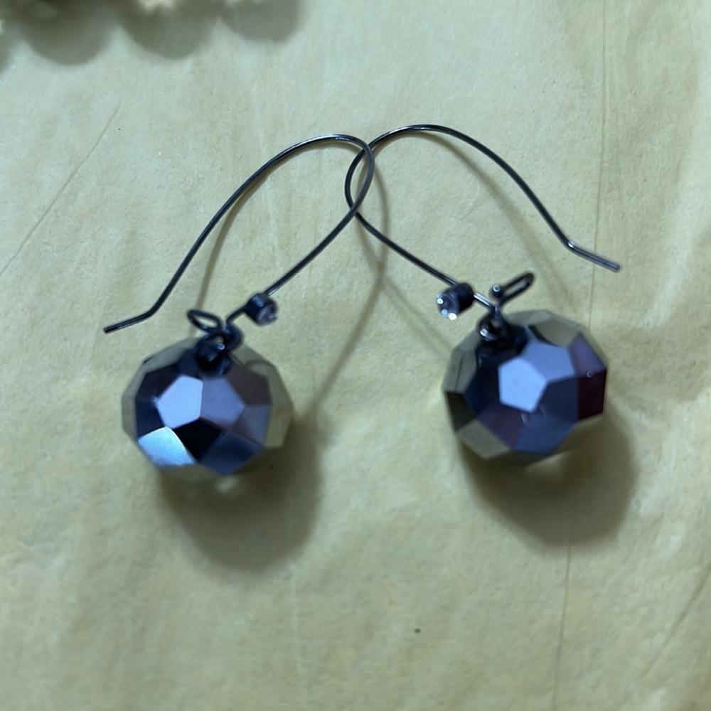 Beautiful Simply Vera Wang bracelet and earring set - Picture 4 of 5